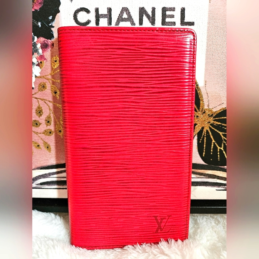VINTAGE LOUIS VUITTON EPI CHECKBOOK WALLET